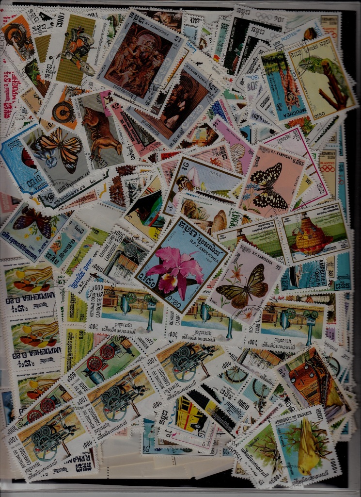 Cambodge 1000+ used stamps (247)