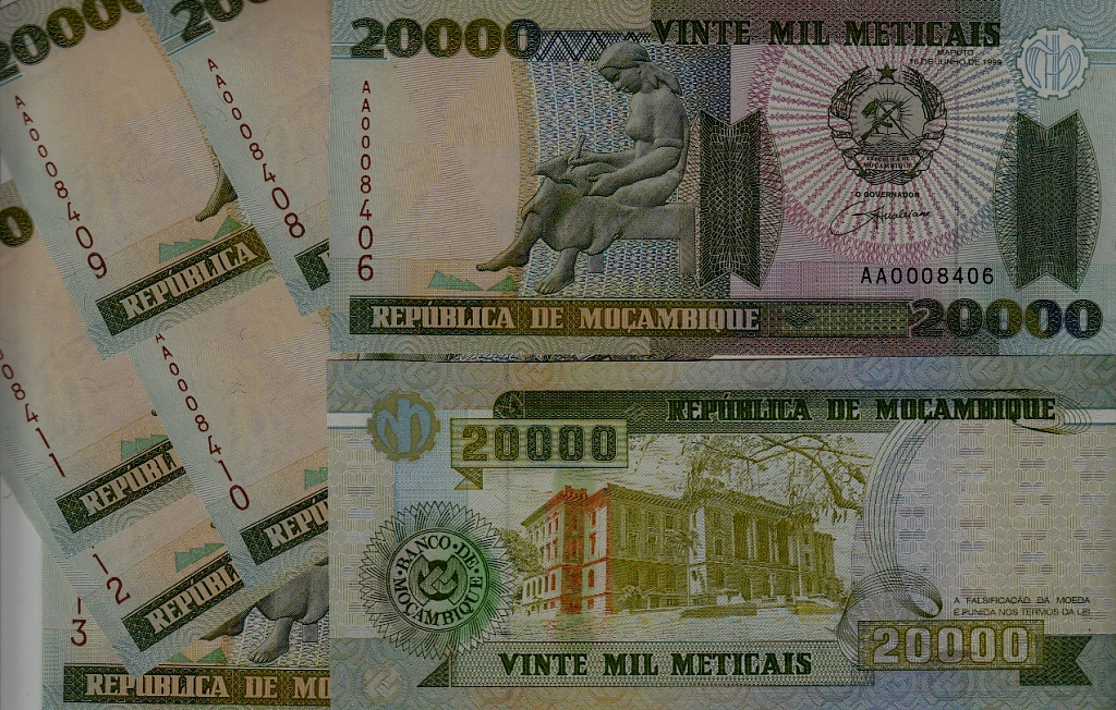 Mozambique P-140 unc. banknotes/8x